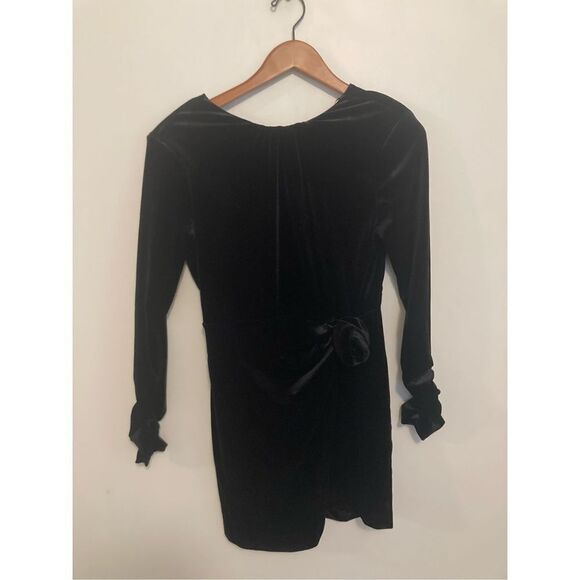 Zara black‎ velvet dress with flower detail - Picture 3 of 5